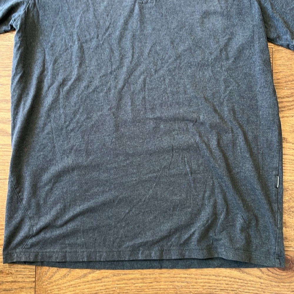 Volcom Polo Shirt. - Picture 4 of 6